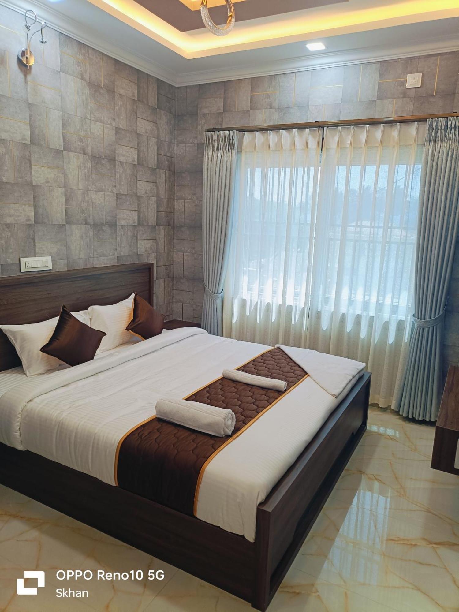 Golden Residency Hotel Kushālnagar Exterior foto