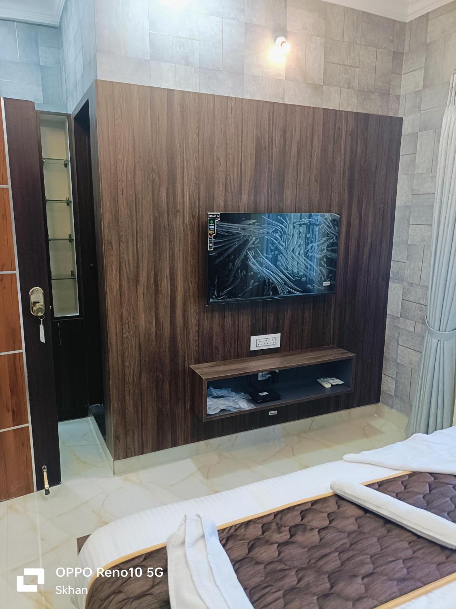 Golden Residency Hotel Kushālnagar Exterior foto