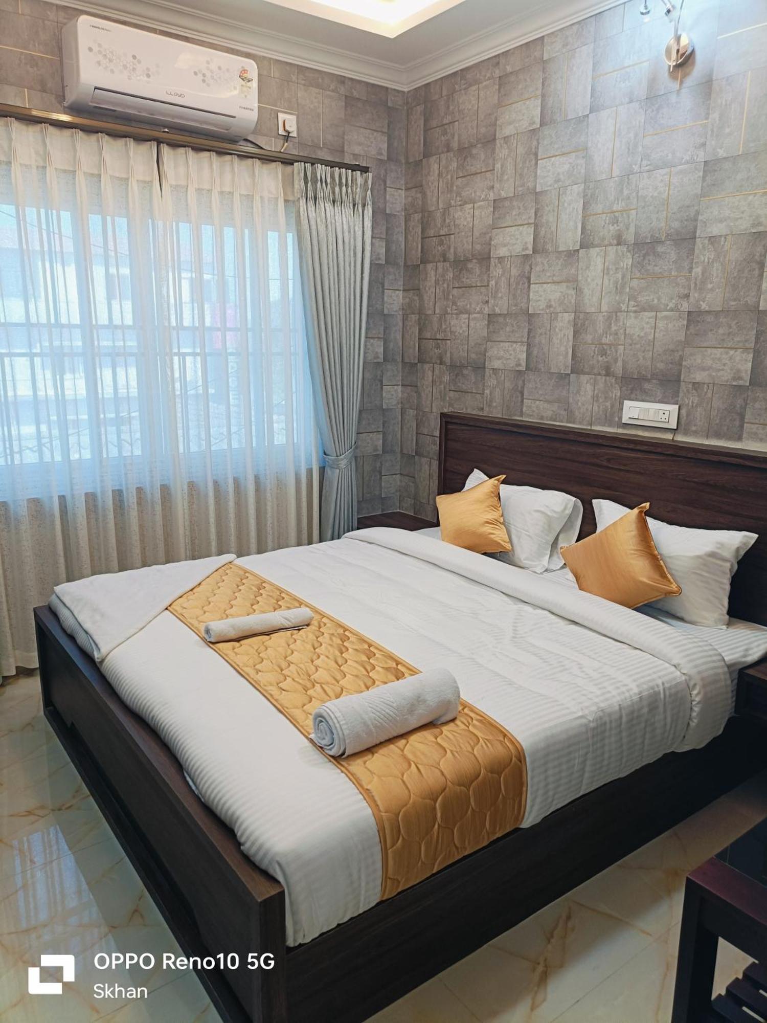 Golden Residency Hotel Kushālnagar Exterior foto
